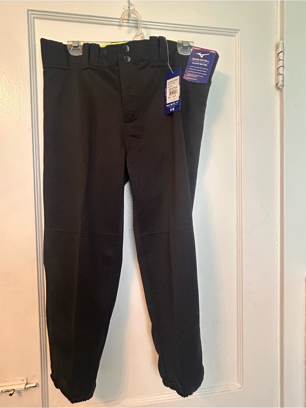NEW WITH TAGS Size Large Woman’s Mizuno black softball  Pants